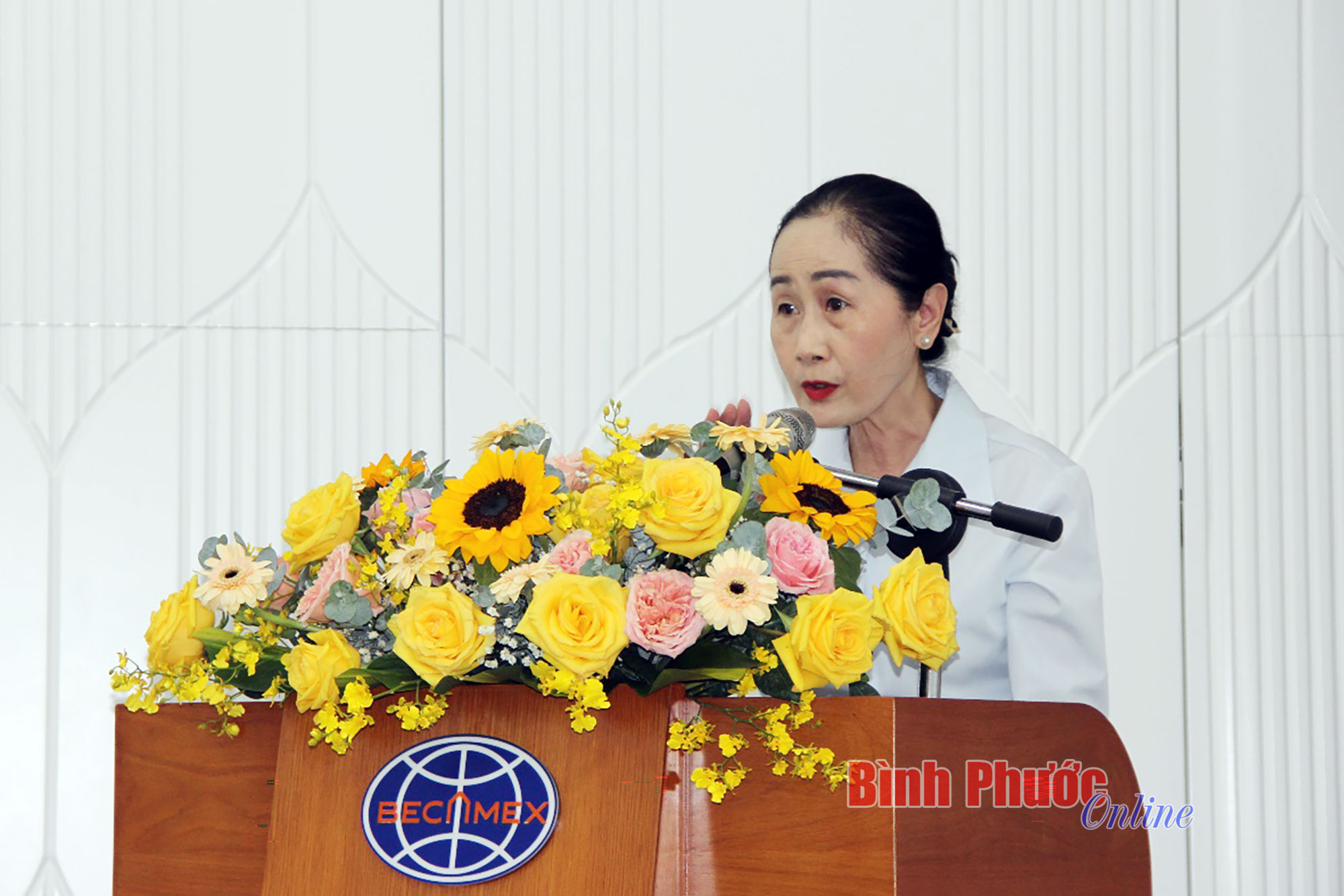 Đại diện lãnh đạo Khu công nghiệp Becamex - Bình Phước giới thiệu tổng quan về khu công nghiệp