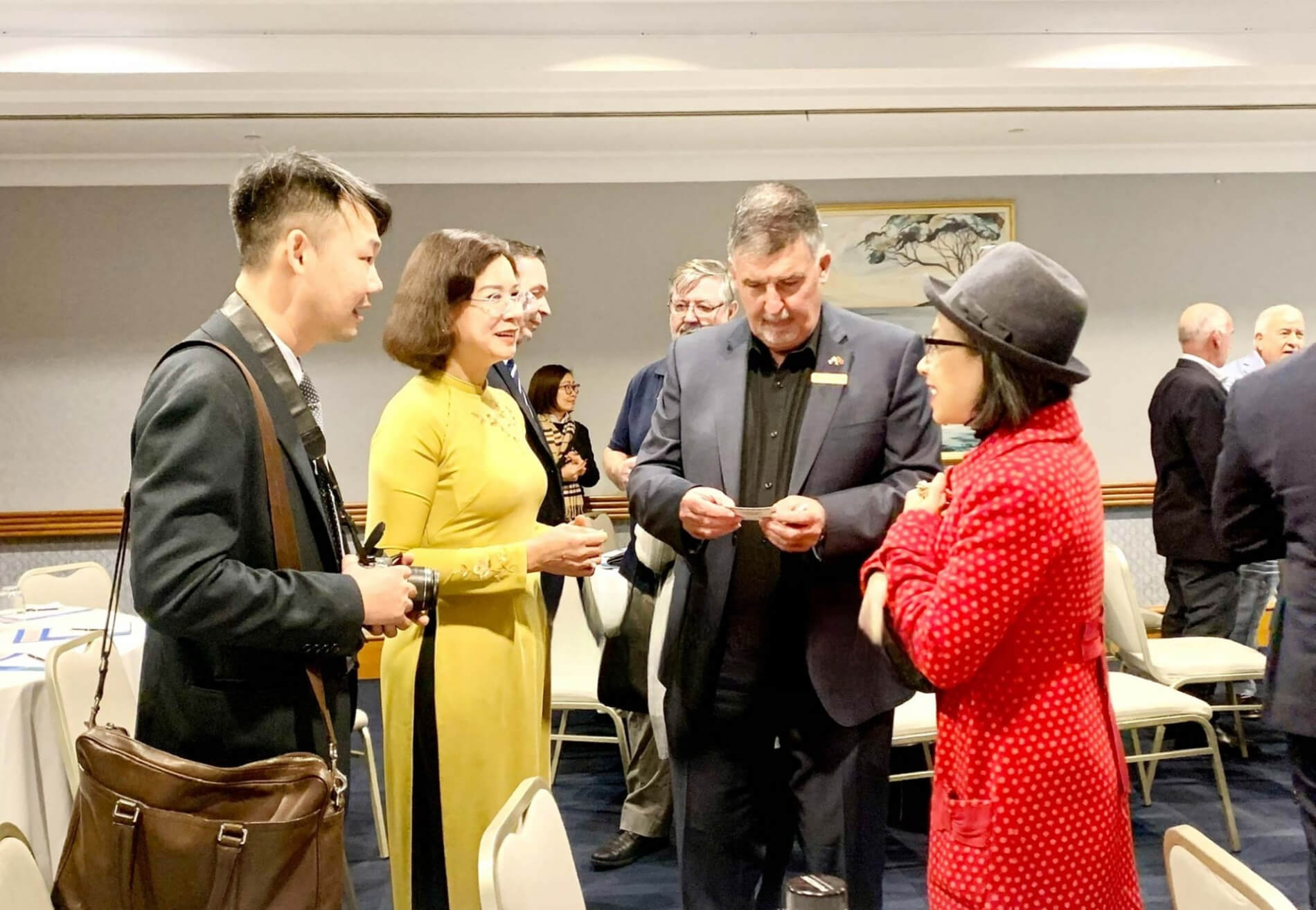 The provincial leaders of Binh Phuoc province exchanged views with Australian businesses and investors.