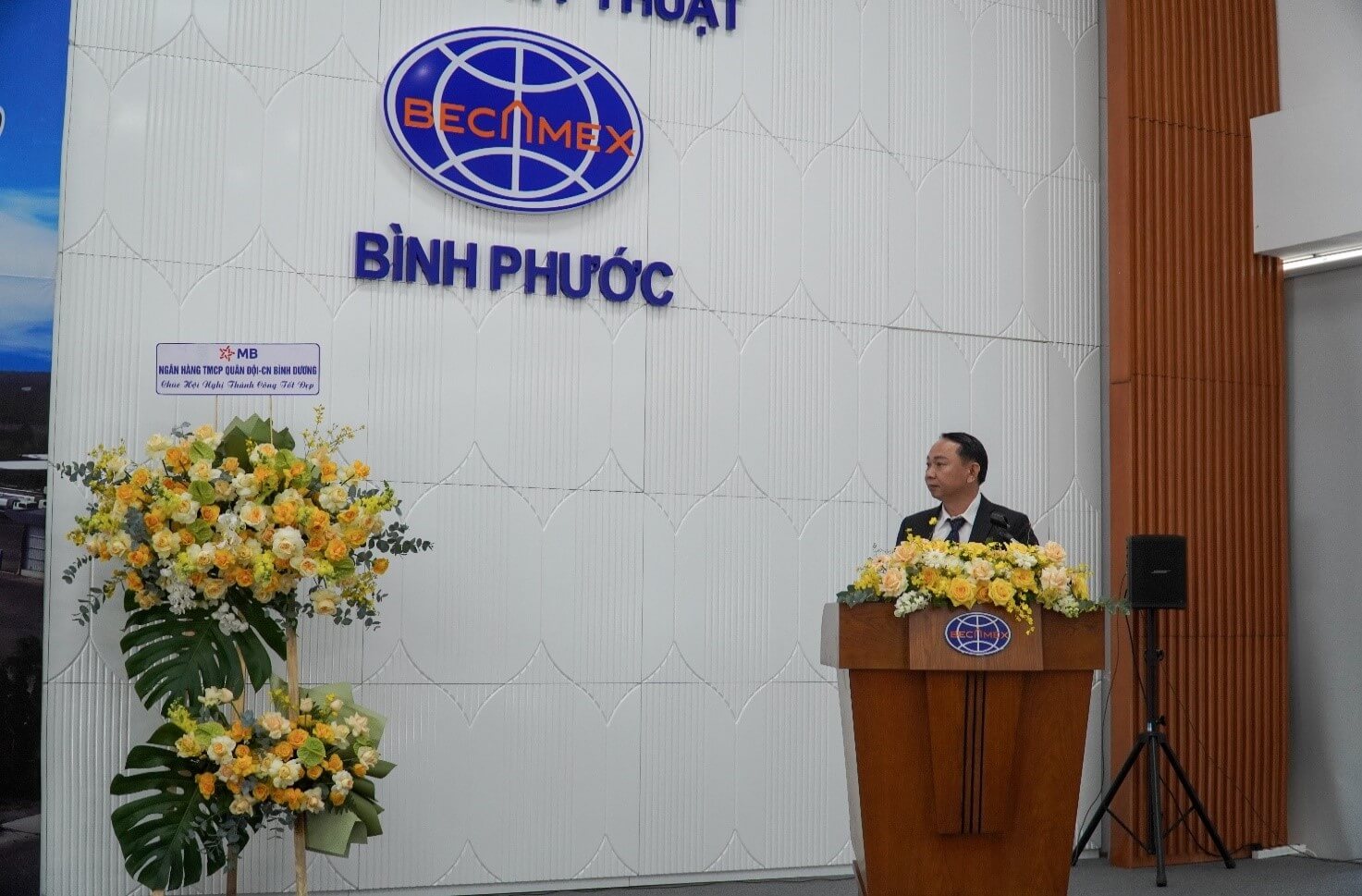 Ông Trần Văn Thưởng, Giám đốc phòng Kỹ Thuật Công ty Becamex – Bình Phước phát biểu tại hội nghị