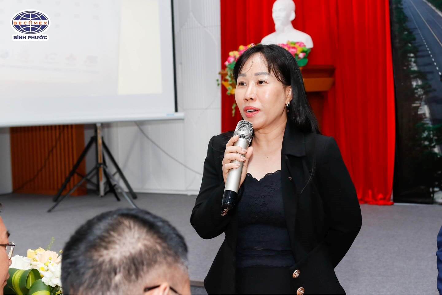 Bà Phạm Việt Hà, Giám đốc ngân hàng MB CN Bình Dương chia sẻ về các gói ưu đãi của ngân hàng