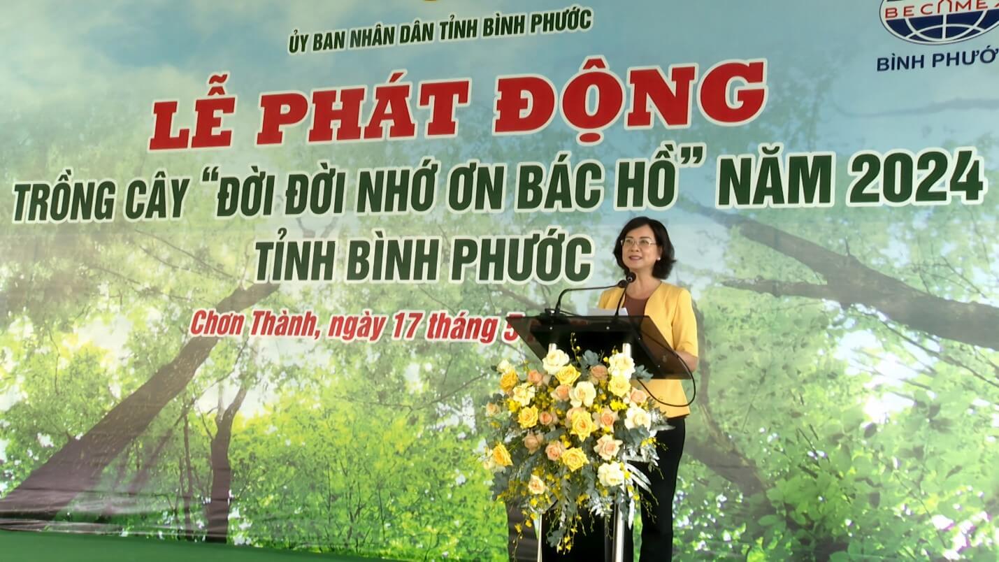 Phó Chủ tịch UBND tỉnh Trần Tuyết Minh phát biểu tại lễ