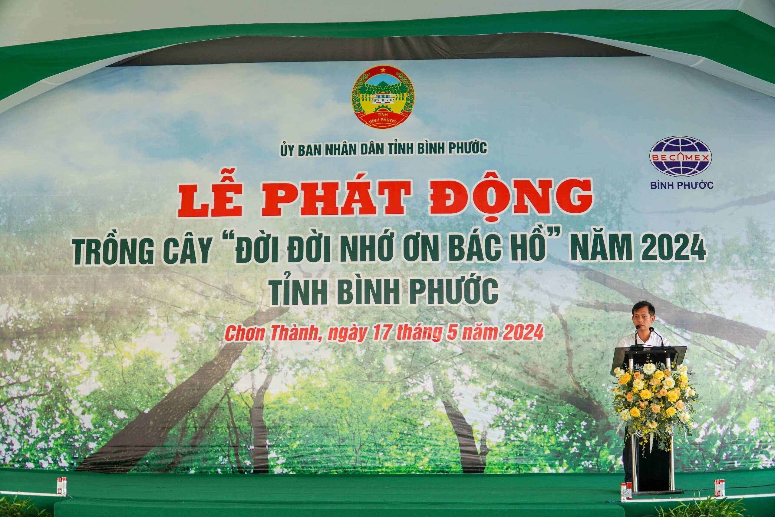 Ông Đặng Văn Dũng - Phó TGĐ Công ty Becamex – Bình Phước phát biểu tại buổi lễ