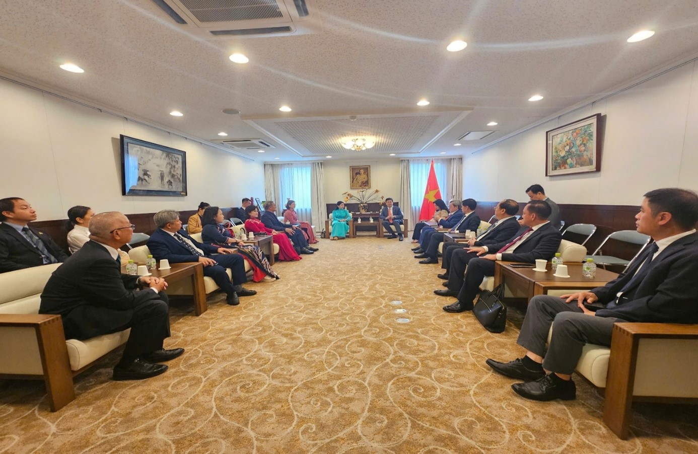 … và làm việc với Đại sứ Quán Việt Nam tại Nhật Bản … và làm việc với Đại sứ Quán Việt Nam tại Nhật Bản