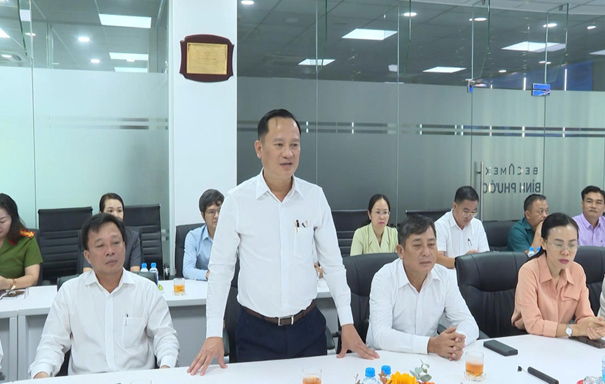 Ông Nguyễn Minh Bình – Bí thư Đảng uỷ phường Chơn Thành phát biểu tại buổi làm việc