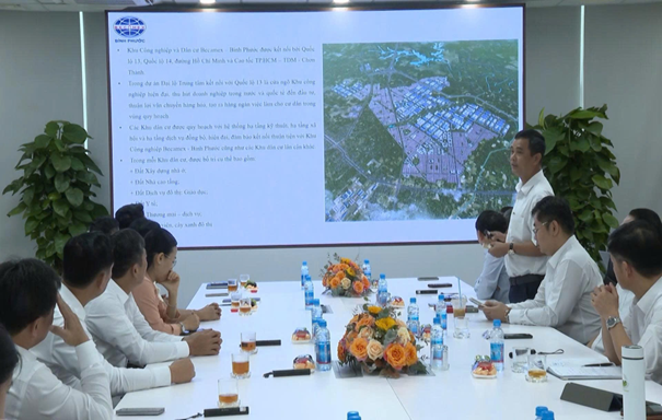 Ông Nguyễn Văn Dũng – Phó tổng giám đốc Công ty phát biểu tại buổi làm việc