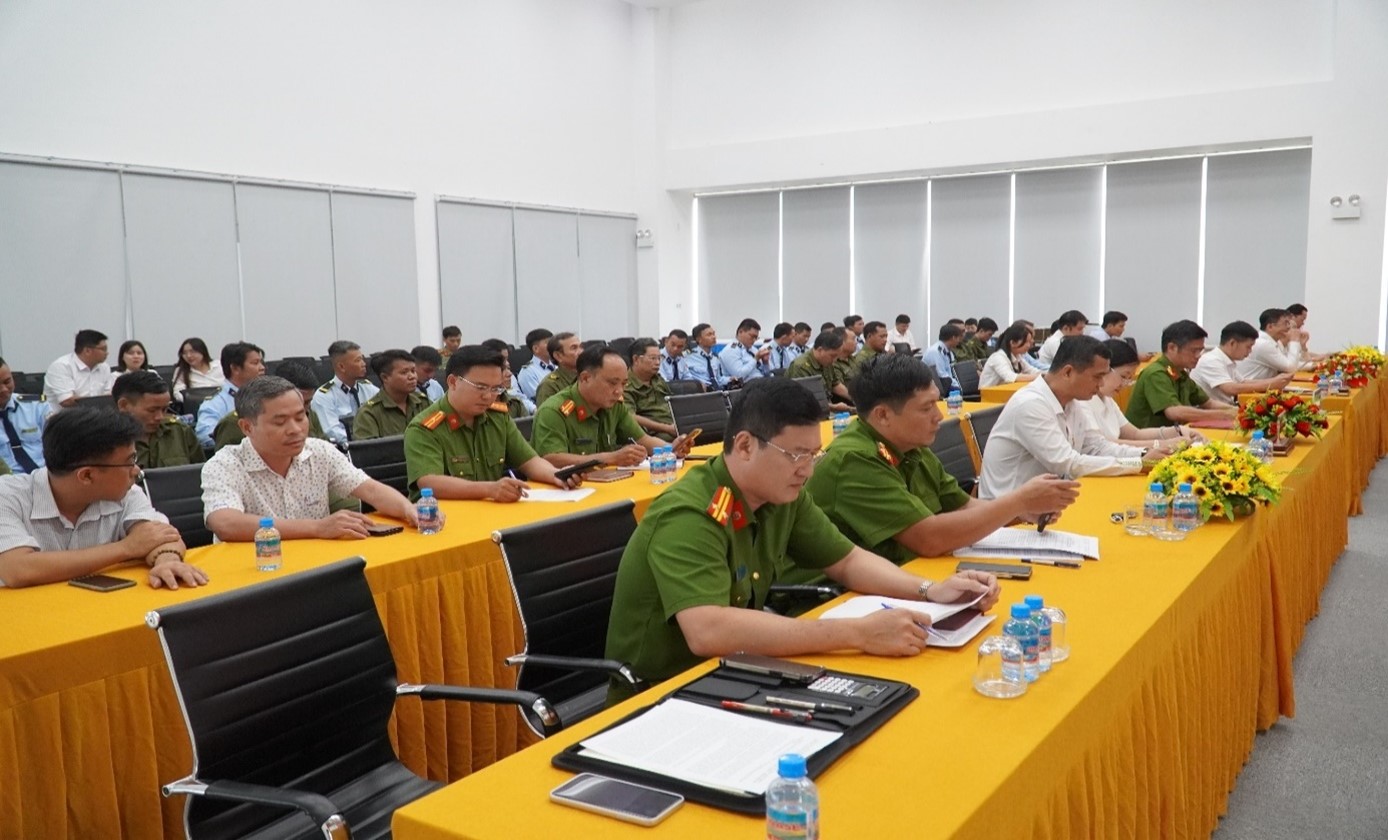 Toàn cảnh hội trường hội nghị ký kết Toàn cảnh hội trường hội nghị ký kết
