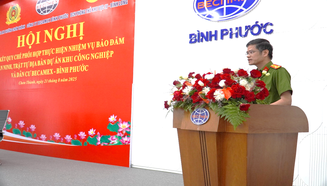 Đồng chí Diệp Trường Thọ – UVBTV Đảng ủy – Trưởng công an phường Chơn Thành phát biểu tại hội nghị Đồng chí Diệp Trường Thọ – UVBTV Đảng ủy – Trưởng công an phường Chơn Thành phát biểu tại hội nghị
