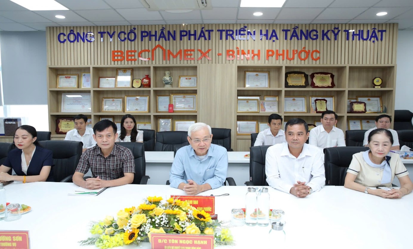 Ông Phạm Ngọc Thuận – Chủ tịch HĐQT Công ty phát biểu tại buổi làm việc Ông Phạm Ngọc Thuận – Chủ tịch HĐQT Công ty phát biểu tại buổi làm việc