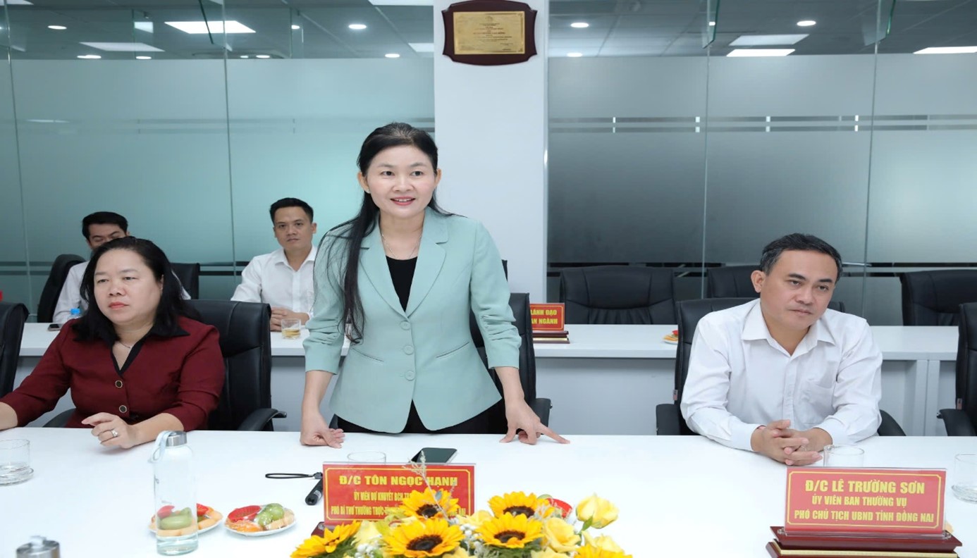 Bà Tôn Ngọc Hạnh phát biểu tại buổi làm việc Bà Tôn Ngọc Hạnh phát biểu tại buổi làm việc