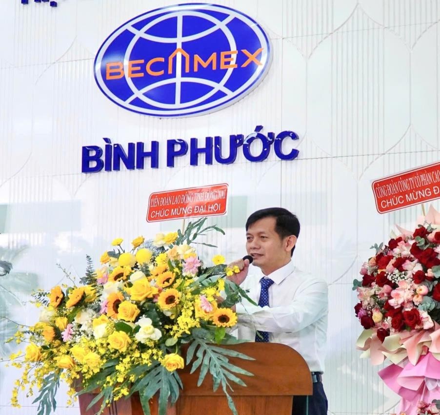 Đ/c Đặng Văn Dũng – Bí thư Đảng ủy, Tổng Giám đốc Công ty phát biểu tại Đại hội