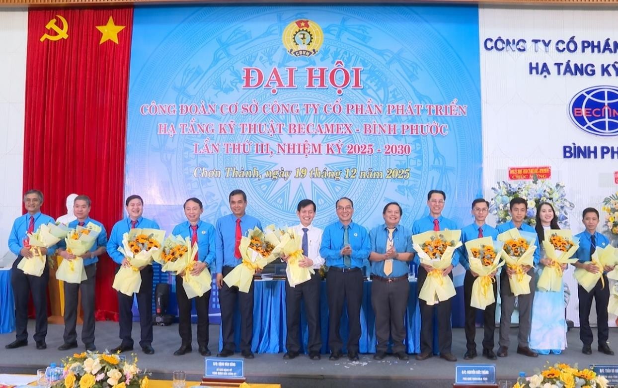 Đ/c Đặng Văn Dũng – Bí thư Đảng ủy, Tổng Giám đốc Công ty cùng Ban chấp hành nhiệm kỳ 2025 - 2030