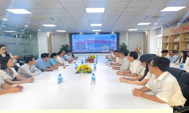 Toàn cảnh buổi thăm và chúc Tết tại Công ty Toàn cảnh buổi thăm và chúc Tết tại Công ty