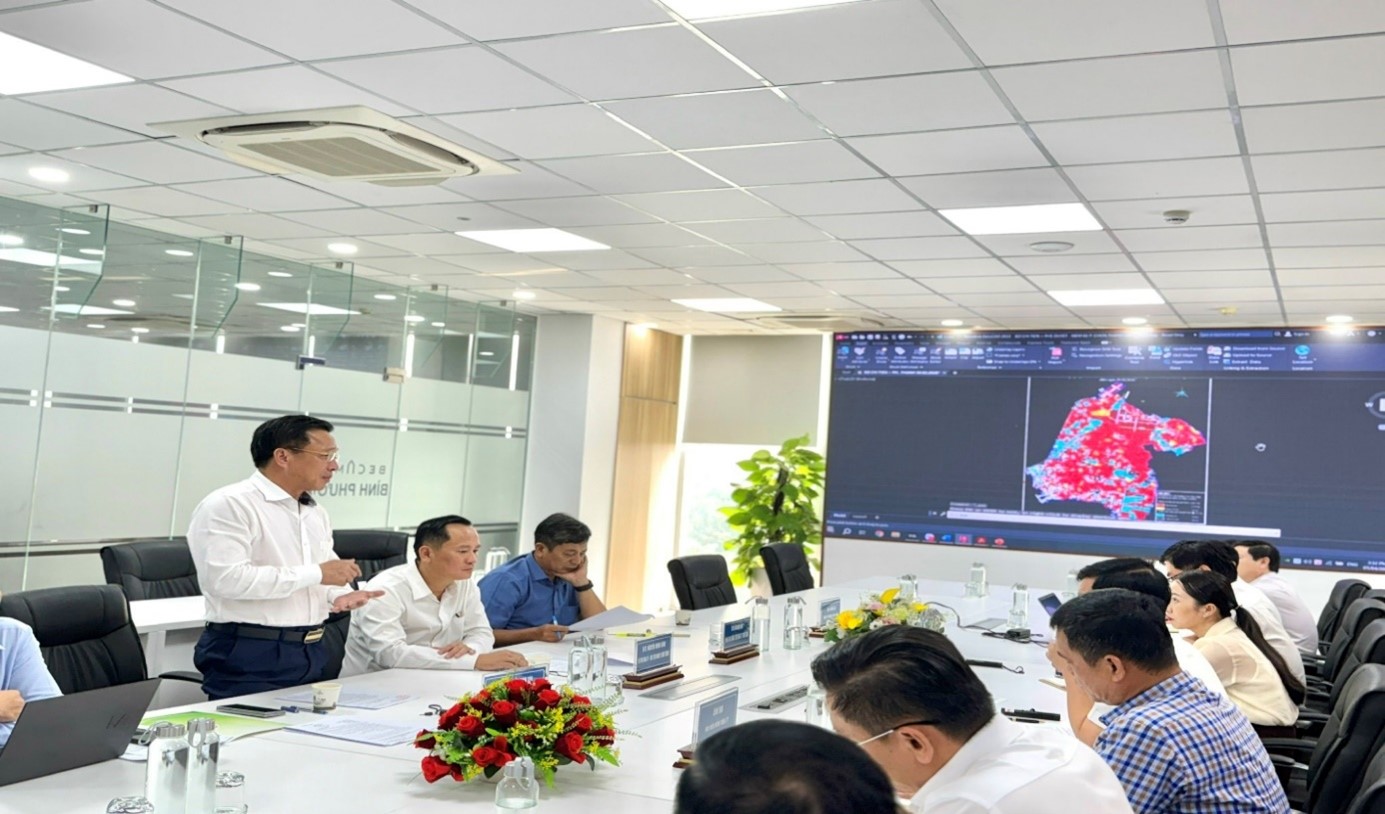 Ông Nguyễn Anh Tài – Phó Bí thư Đảng ủy, Chủ tịch UBND phường Chơn Thành, phát biểu tại buổi làm việc Ông Nguyễn Anh Tài – Phó Bí thư Đảng ủy, Chủ tịch UBND phường Chơn Thành, phát biểu tại buổi làm việc