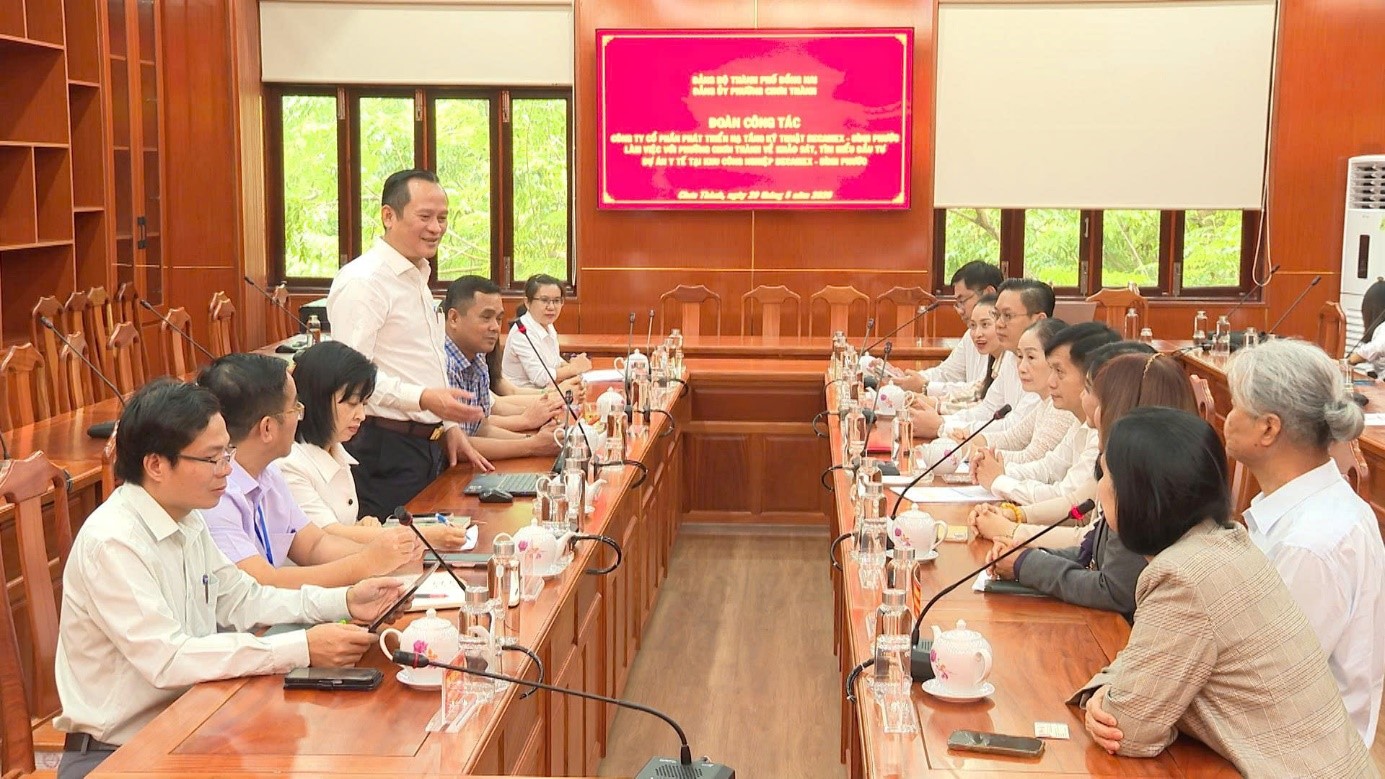 Ông Nguyễn Minh Bình – Bí thư Đảng ủy phường phát biểu tại buổi làm việc