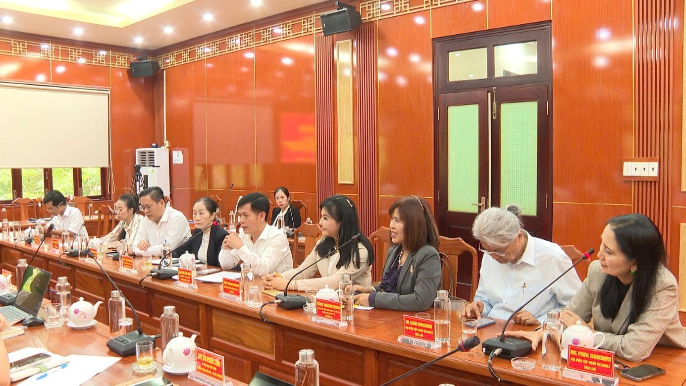 Ông Đặng Văn Dũng – Tổng Giám đốc Công ty Becamex – Bình Phước trao đổi tại buổi làm việc