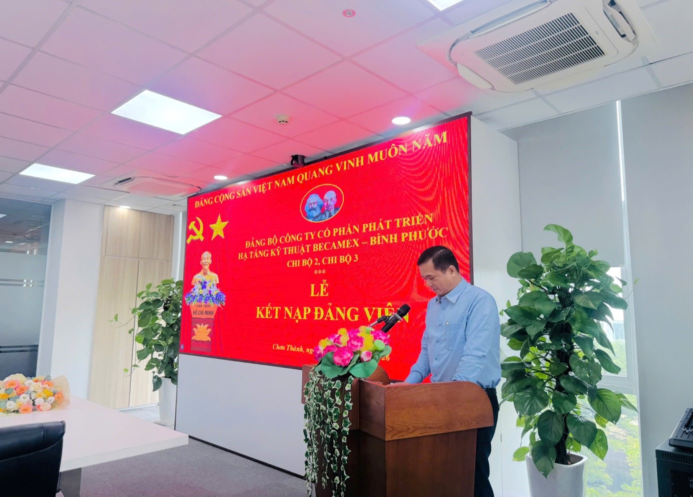 Đồng chí Nguyễn Văn Dũng, Bí thư Chi bộ 3, Phó Tổng Giám đốc Công ty Becamex - Bình Phước, phát biểu tại buổi lễ