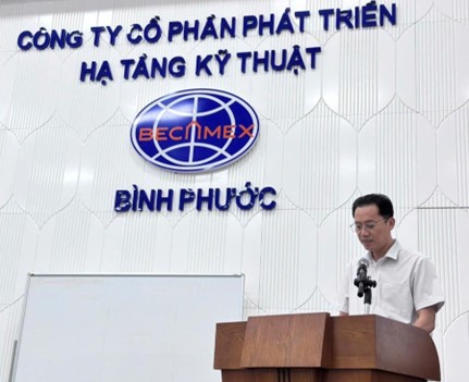Ông Phạm Viết Lý - PCT. BCH Công Đoàn Công ty phát biểu trong lễ buổi lễ