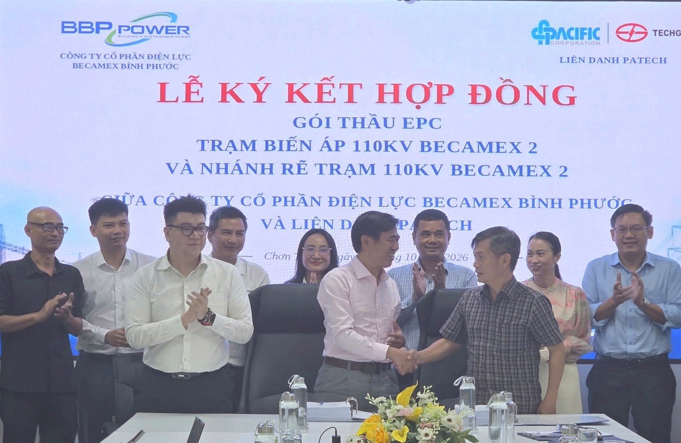 Đại diện Công ty Cổ phần Kỹ thuật Công nghệ Sài Gòn và Công ty Becamex Bình Phước cùng bắt tay thể hiện tinh thần hợp tác và quyết tâm triển khai gói thầu